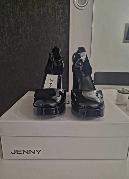 Обувки на дебел, висок ток 38ми номер