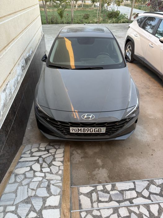 Hyundai Elantra sotiladi. Naqd, variant, kredit