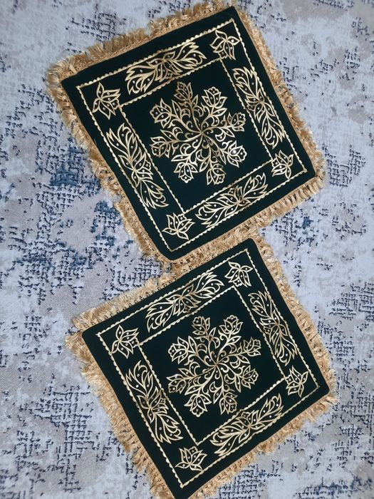 Сюзане,  дастархан, подушки и жойнамоз