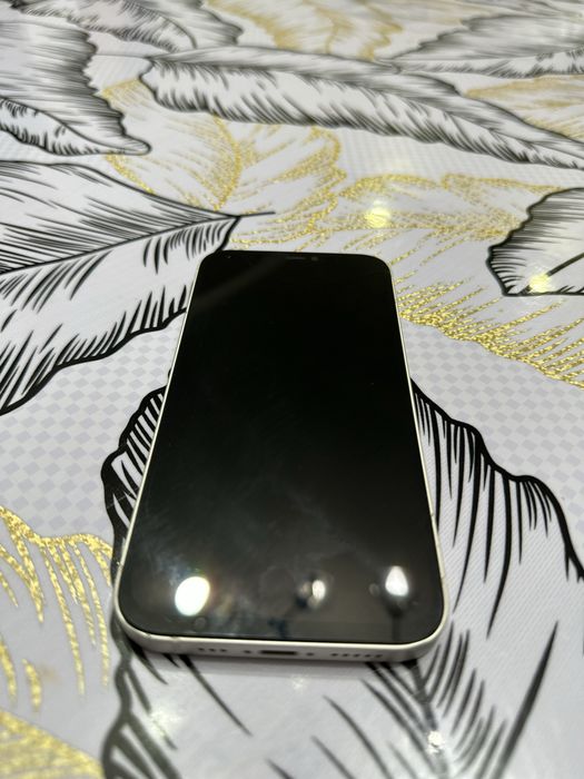 Iphone 12.