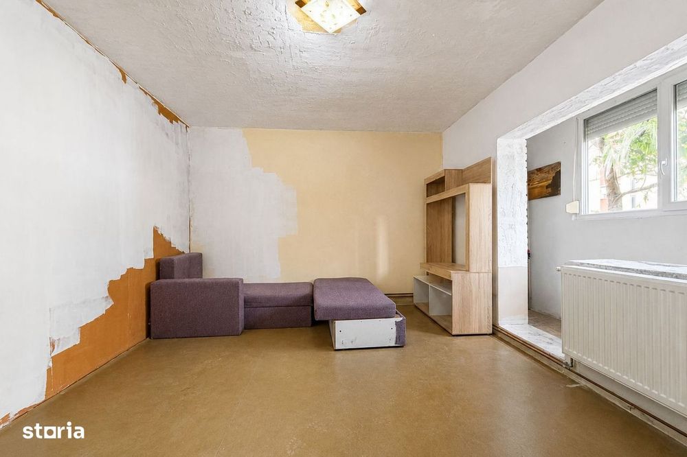 Apartament 1 cameră, zona Confecții, decomandat, centrală proprie