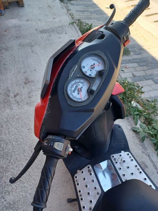 Vând sau schimb scuter