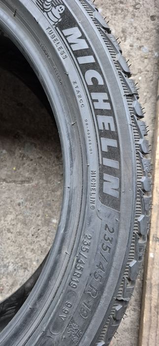 4 anvelope iarna Michelin,fata 235/45/19,spate 255/40/19.Pret/bucata.