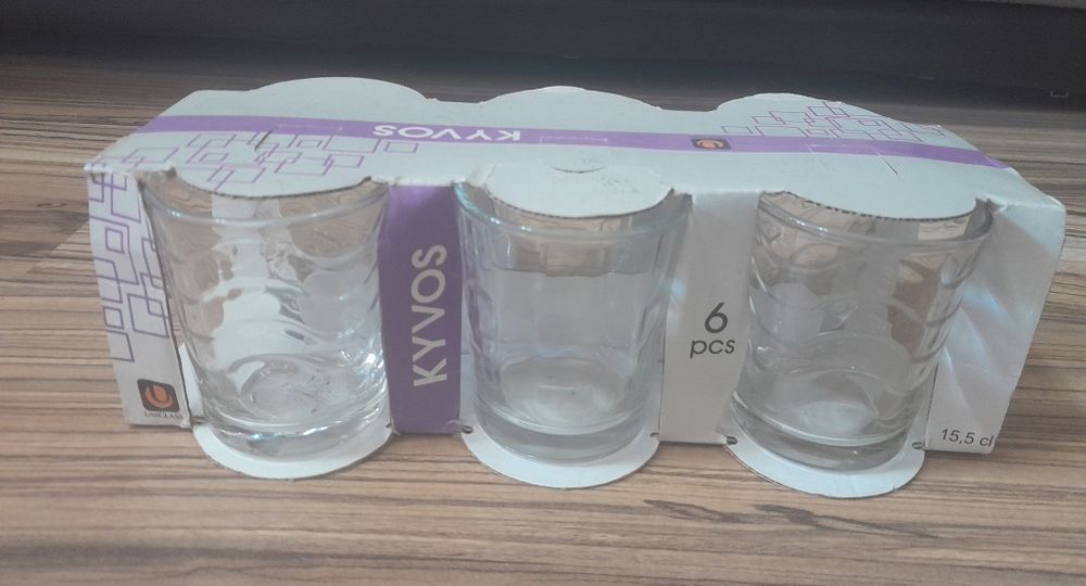 Стъклени чаши за вода и алкохол
