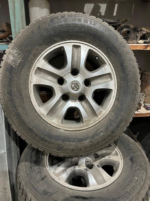 Автошины шипованные 275/65 R17 в комплекте с дисками