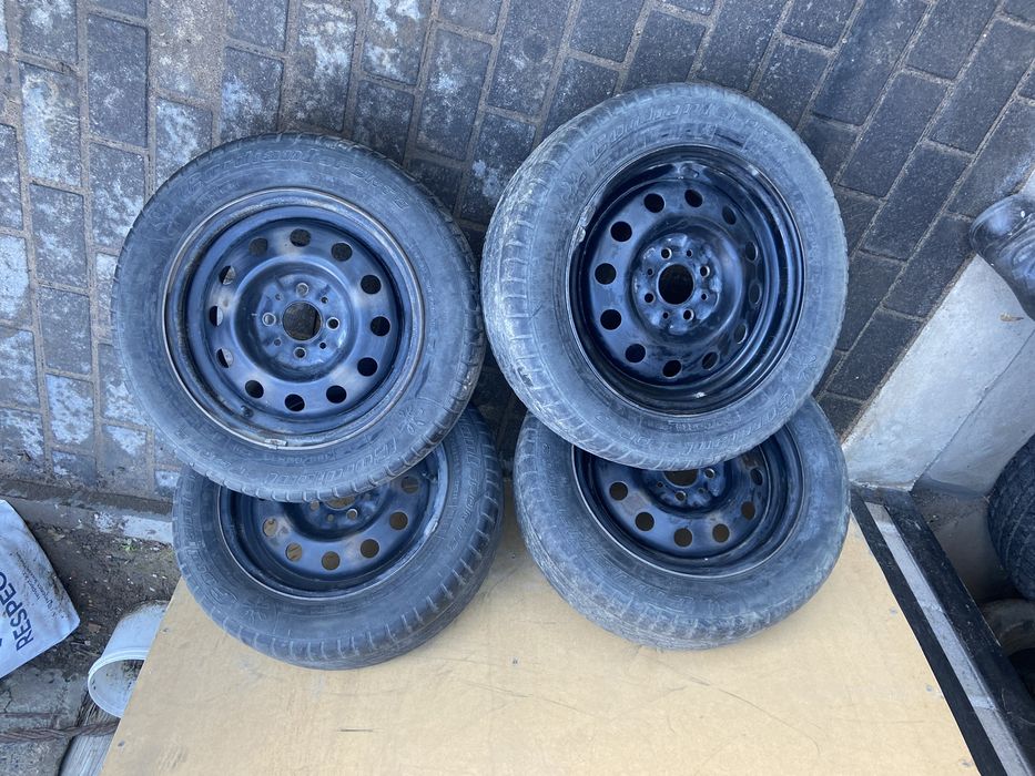 Продам Шины с дисками 4 шт летние