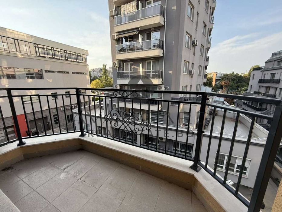 Продава се Тристаен апартамент в Пловдив, Кършияка - 101 кв.м за 1981 €/кв.м - Снимка #11