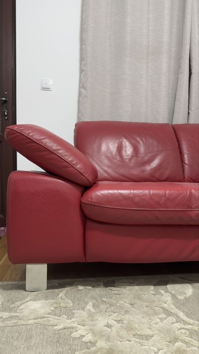 Canapea rosie de piele naturala