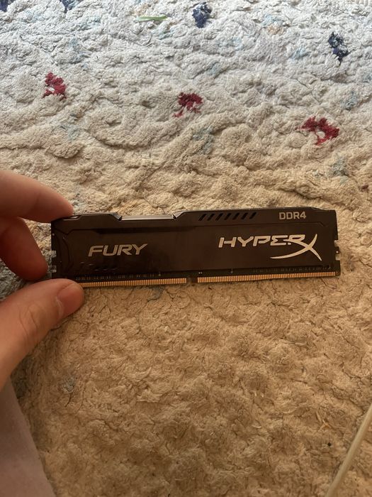 Продавая одну HyperX Fury DDR4 8 GB
