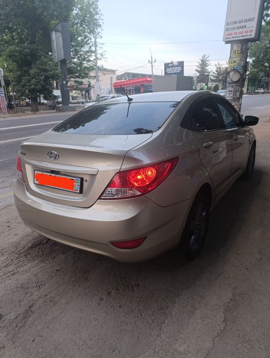 Hyundai ACCENT 2011