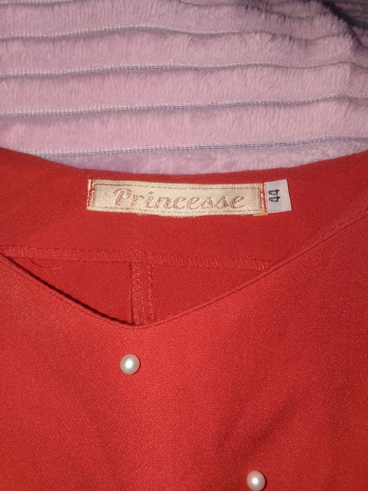 Продам платье красное