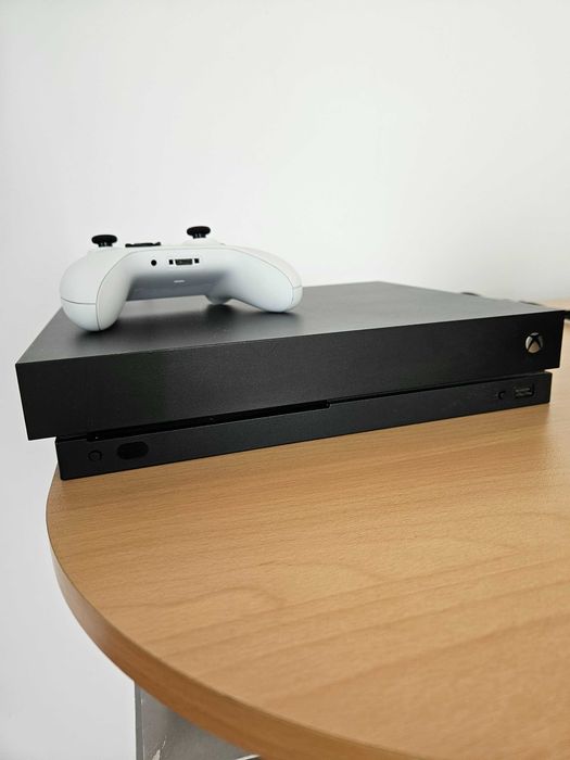 xbox one x + logitech g920 + logitech shifter