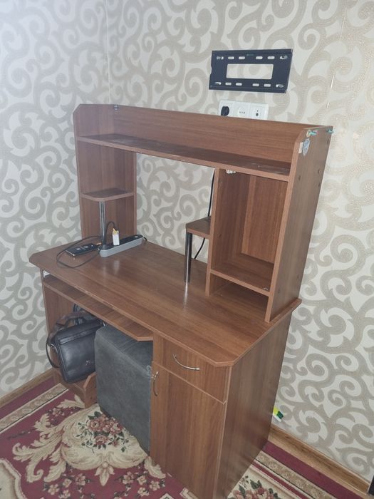 Dars qiladigon stol parta