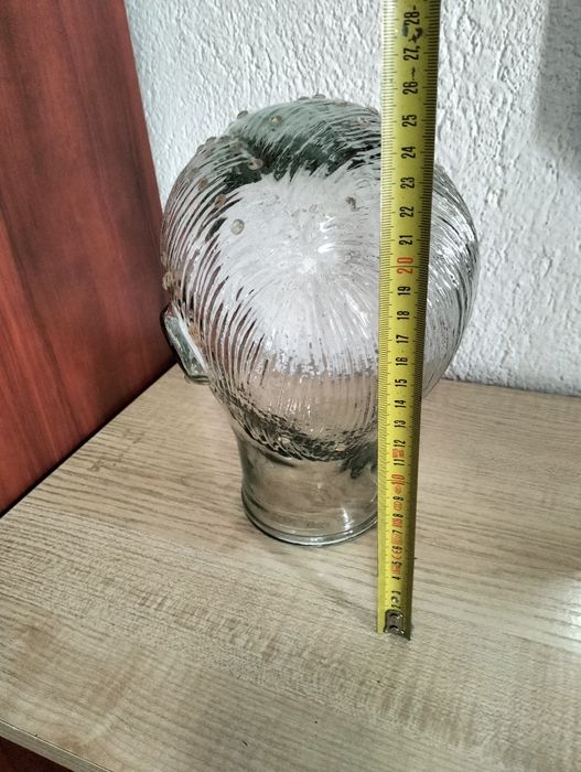 Стъклен манекен , стъклена глава