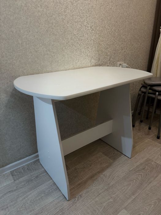 Продам кухонный стол