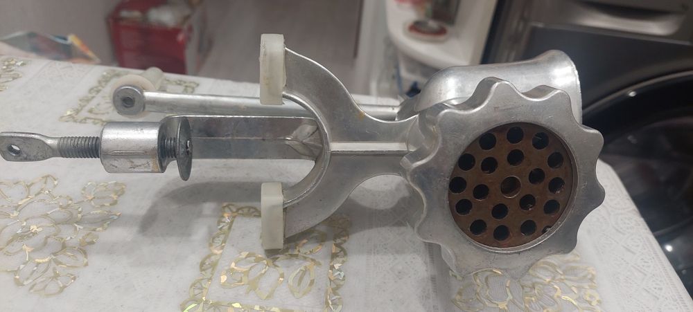 Срочно продам советскую мясорубку.