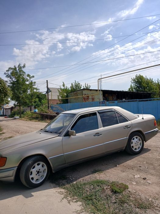 Продаю мерс хорошом состояние сел и поехол