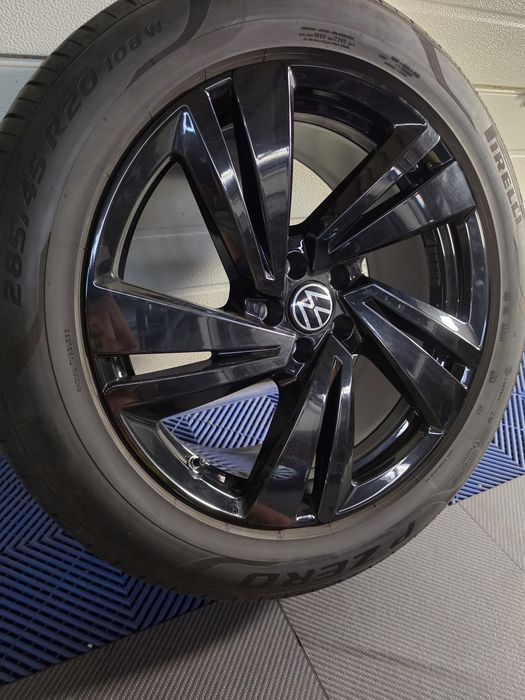 Оригинални джанти VW Touareg 20" 5x112 + Гуми Pirelli 285/45/20 Черен Гланц
