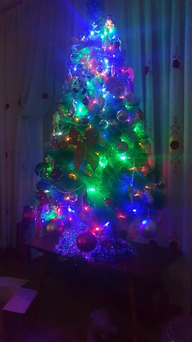 Продаётся Ёлка в хорошем состоянии