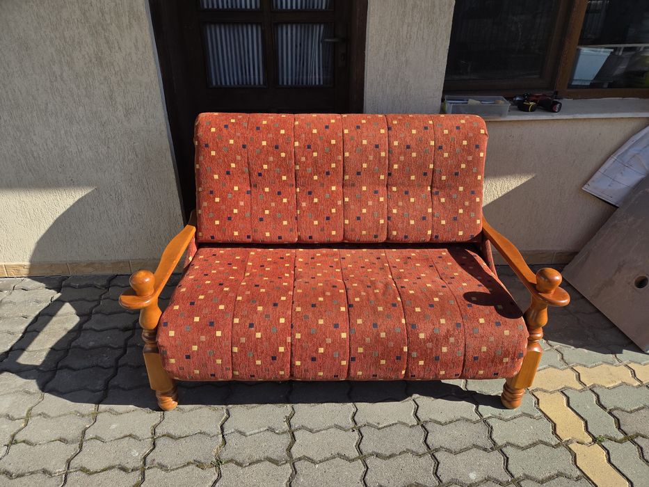 Разтегателен диван