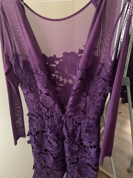 Рокля с нежни апликации