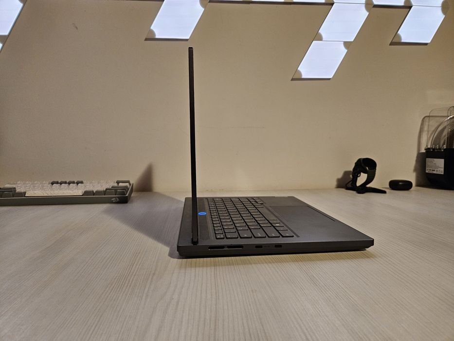 Lenovo Legion Slim OLED 2.8k 4060 Ryzen7 32gb ddr5