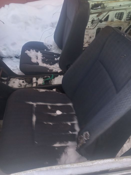 Продам сиденья 124 мерседес вод,пассажирский синий