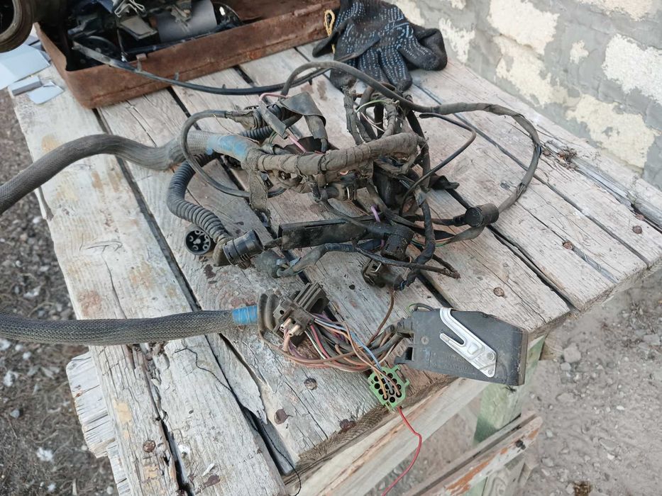 Продам запчасти на мерседес 210
