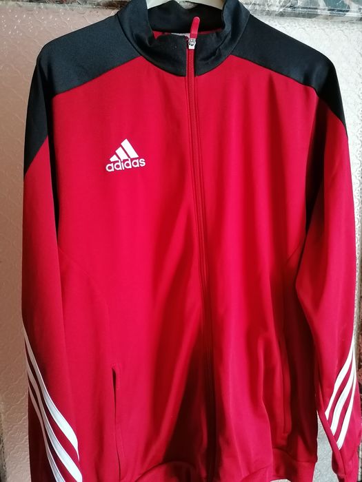 Маркови спортни екипи.