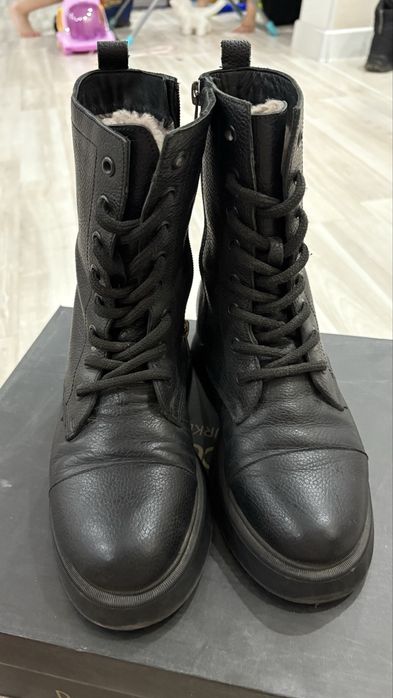 Отдам за 1 кг яблок женские зимние ботинки