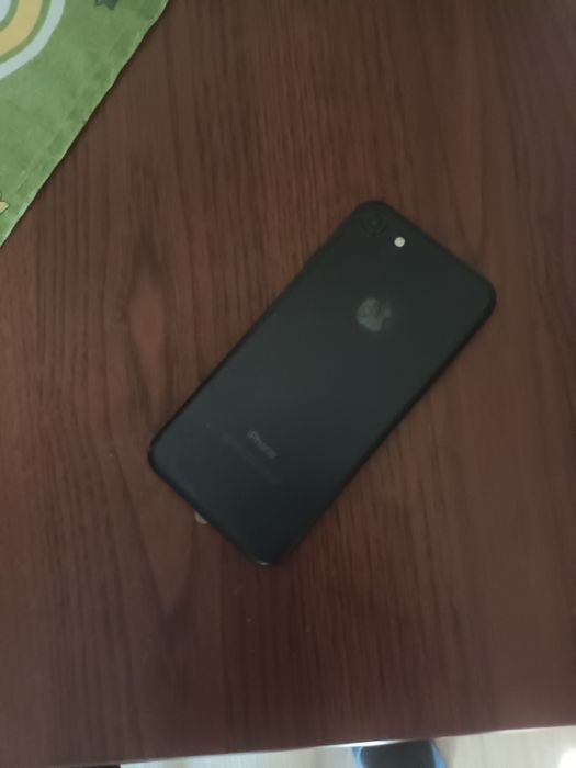 IPhone  7 (64Gb ram)