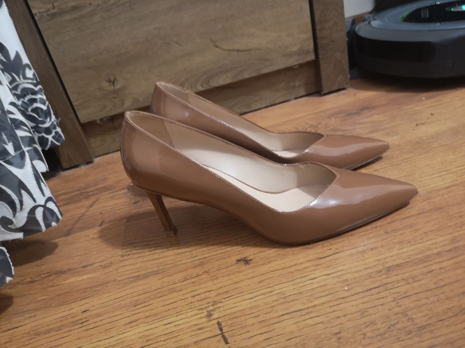Stuart Weitzman обувкии естествен лак