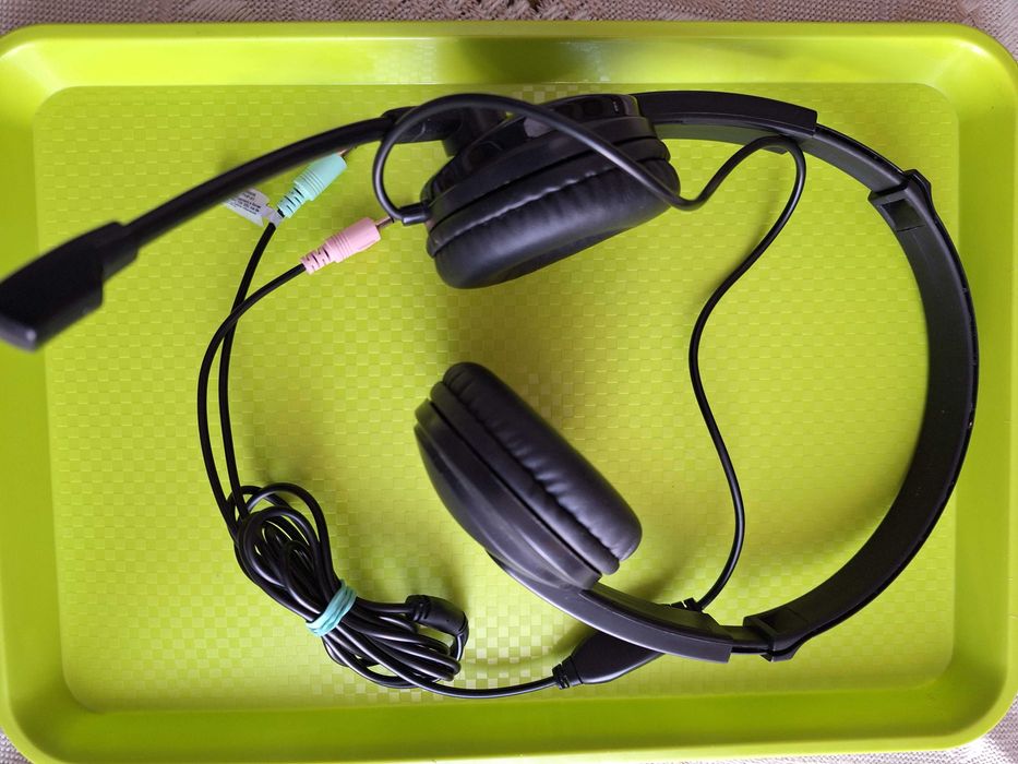 Casti audio stereo cu microfon si potentiometru reglare volum