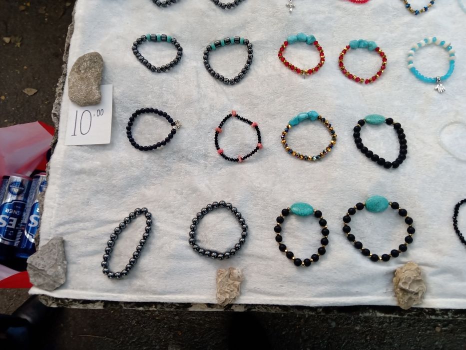 Бижутерия от камъчета и кристали