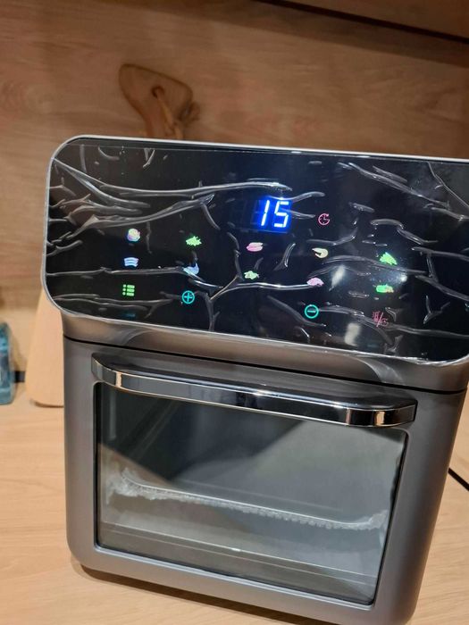 Голям еърфрайър/airfryer с дигитален дисплей