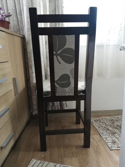 Масивни дървени столове