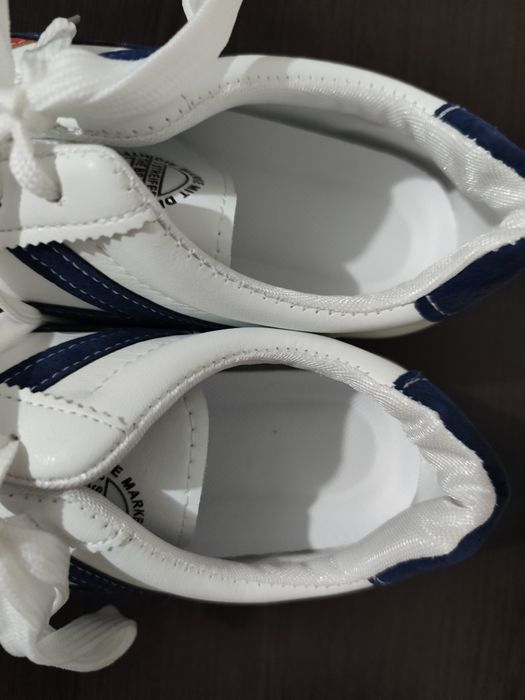 Кроссовки женские