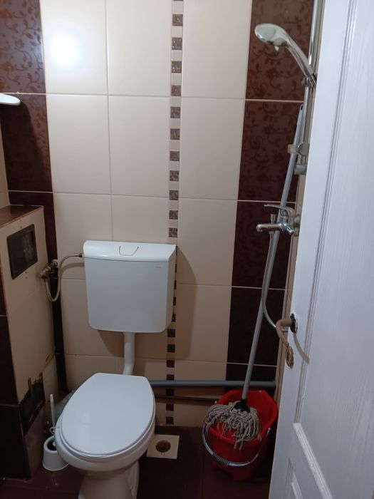 Proprietar, închiriez garsonieră central .