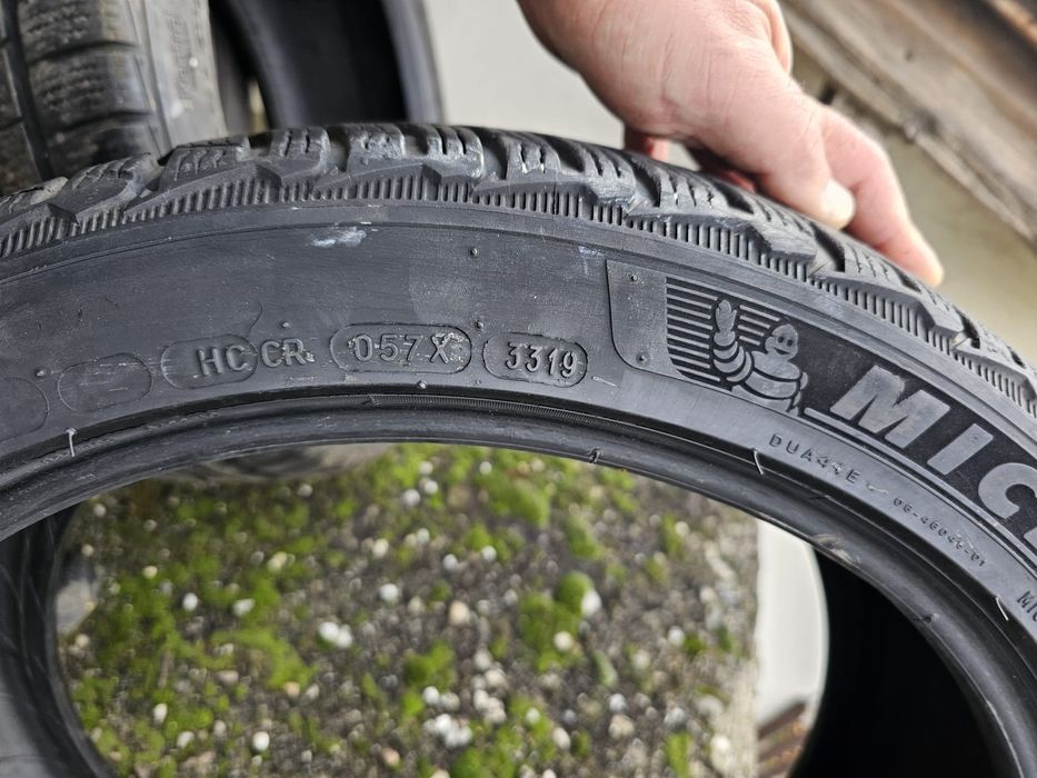 Vand 2 anvelope 225/40/18, 1buc 225/45/17 și 1buc 225/50/17