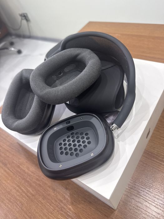 Наушники Apple AirPods Max черный