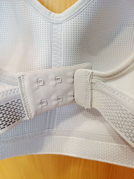 Спортен сутиен Triumph Triaction 80 D