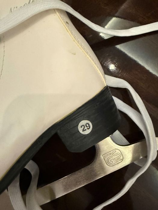 Продам детские коньки