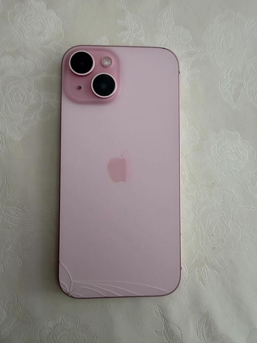 iPhone 15 Pink 128 GB – работи перфектно, с кутия и подарък кейсове