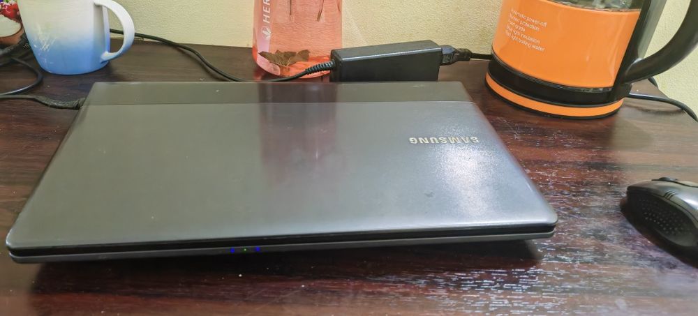 Ноутбук samsung оперативка  8гб HDD720гб
