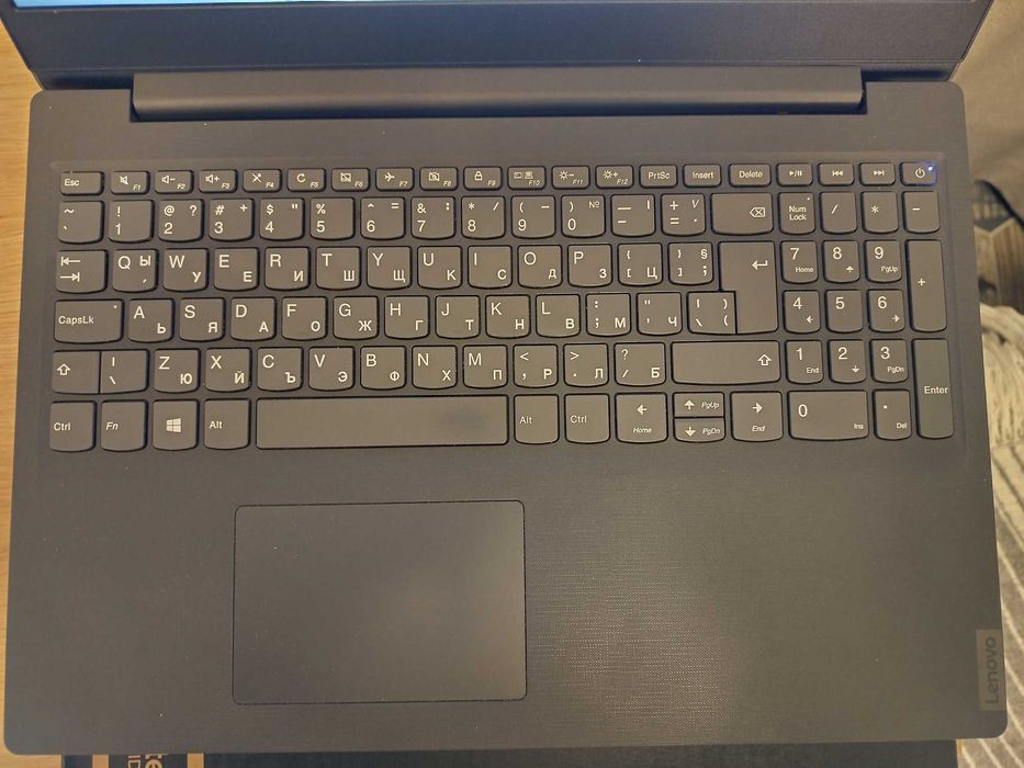 Lenovo V15/ i5-8265U/ 8GB RAM DDR4/ 256GB SSD + 500HDD