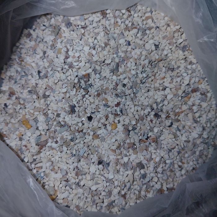 Nisip (362g), calcar natural (4 bucăți) şi hrănitor pentru păsări