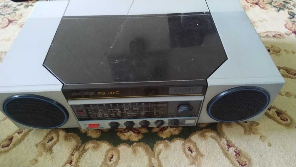Видео кассетный и DVD player и пластинный апарат за все 300 тыяч