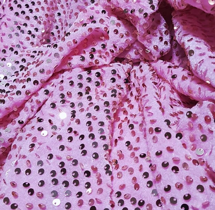 Material elegant cu paiete și mărgele – ideal pentru ținute de ocazie