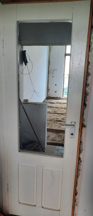 Usa lemn cu toc si oglindă, dimensiuni 2m x 70 cm