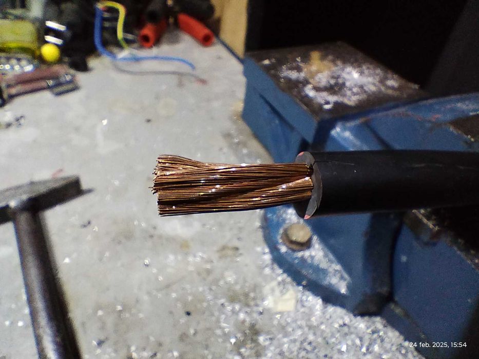 Set cabluri de pornire profesionale  12/ 24 v  2 x 3 m  25 mm2  cupru